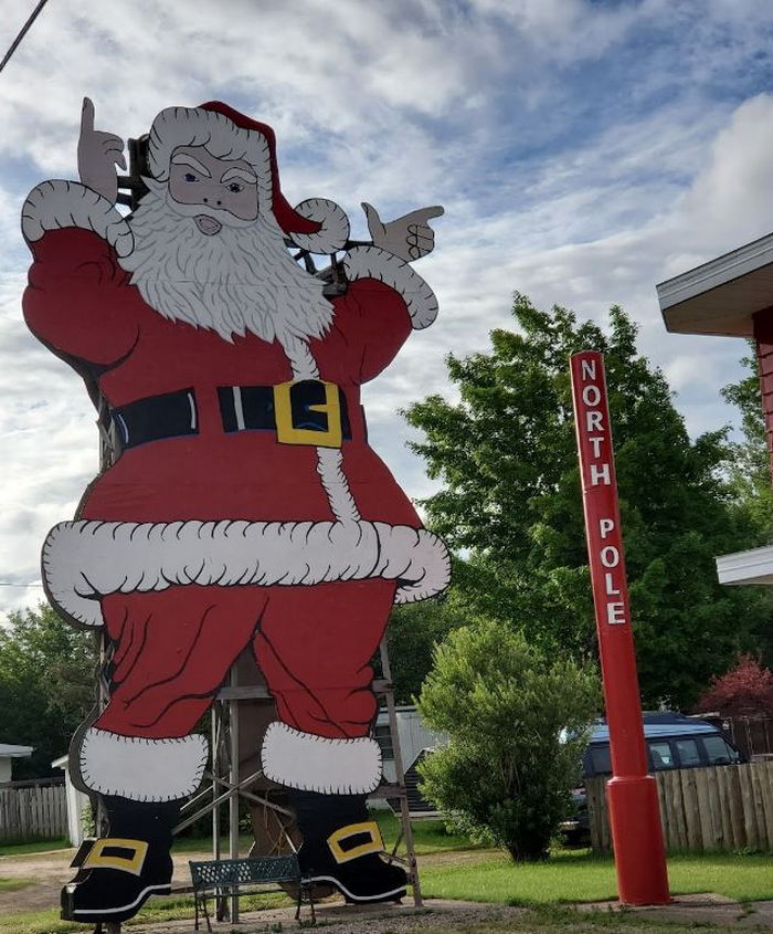 Christmas - 2020S Street View (newer photo)